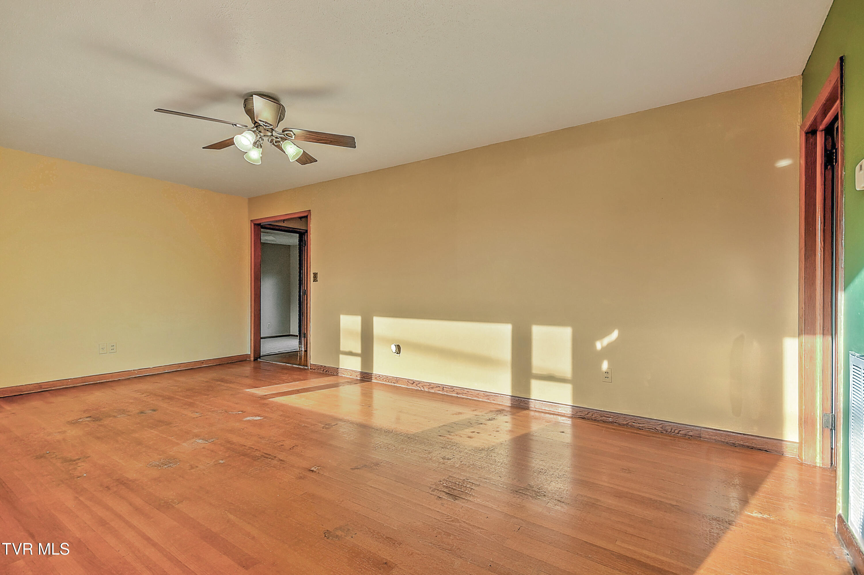 133 Fairfax Road Kingsport, TN 37660 - Photo 5 of 41 133 Fairfax JT-5