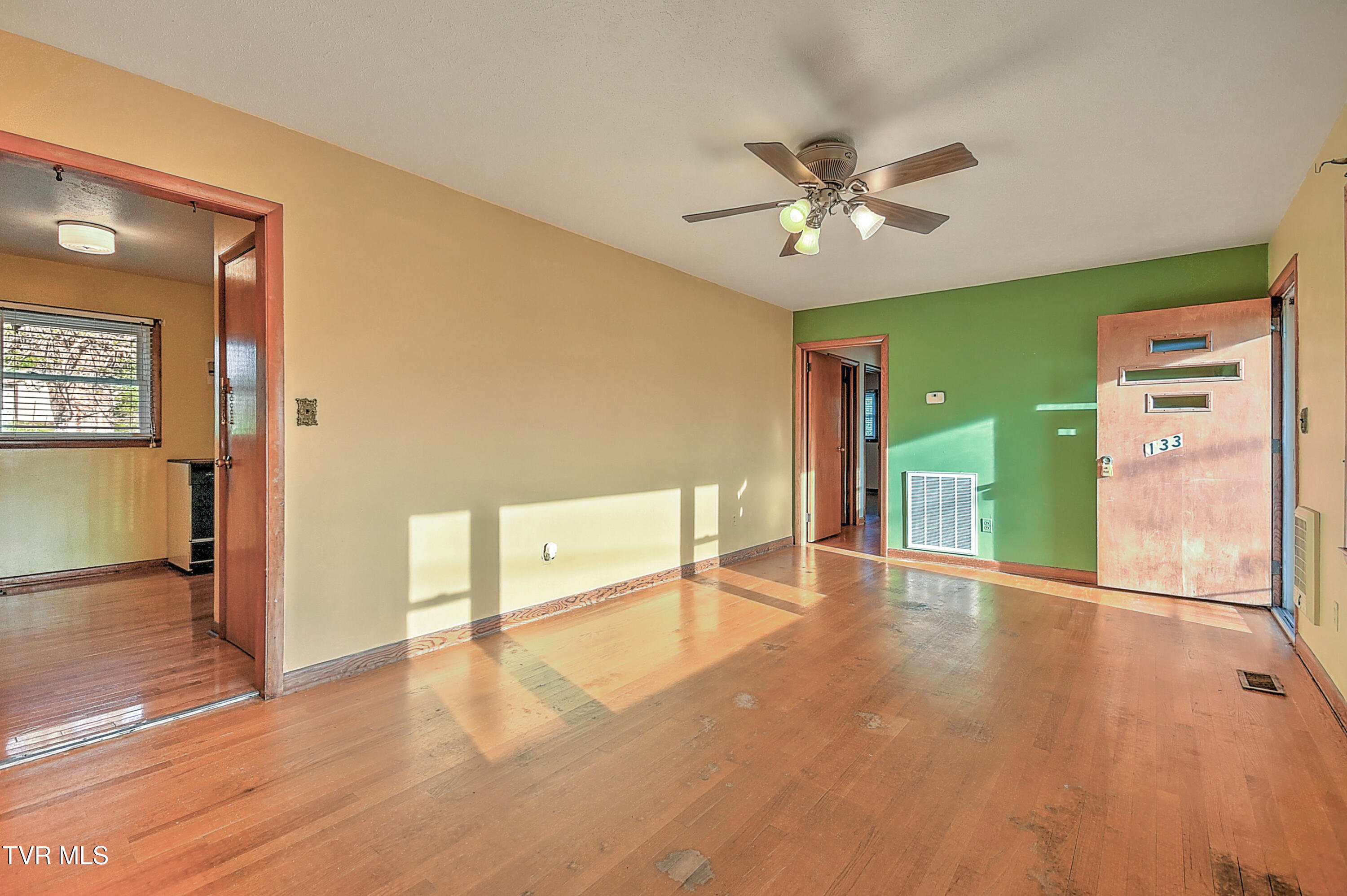 133 Fairfax Road Kingsport, TN 37660 - Photo 7 of 41 133 Fairfax JT-7