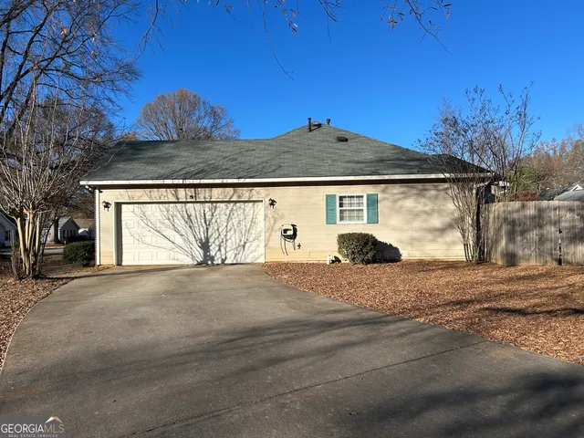a view of a house with a outdoor space