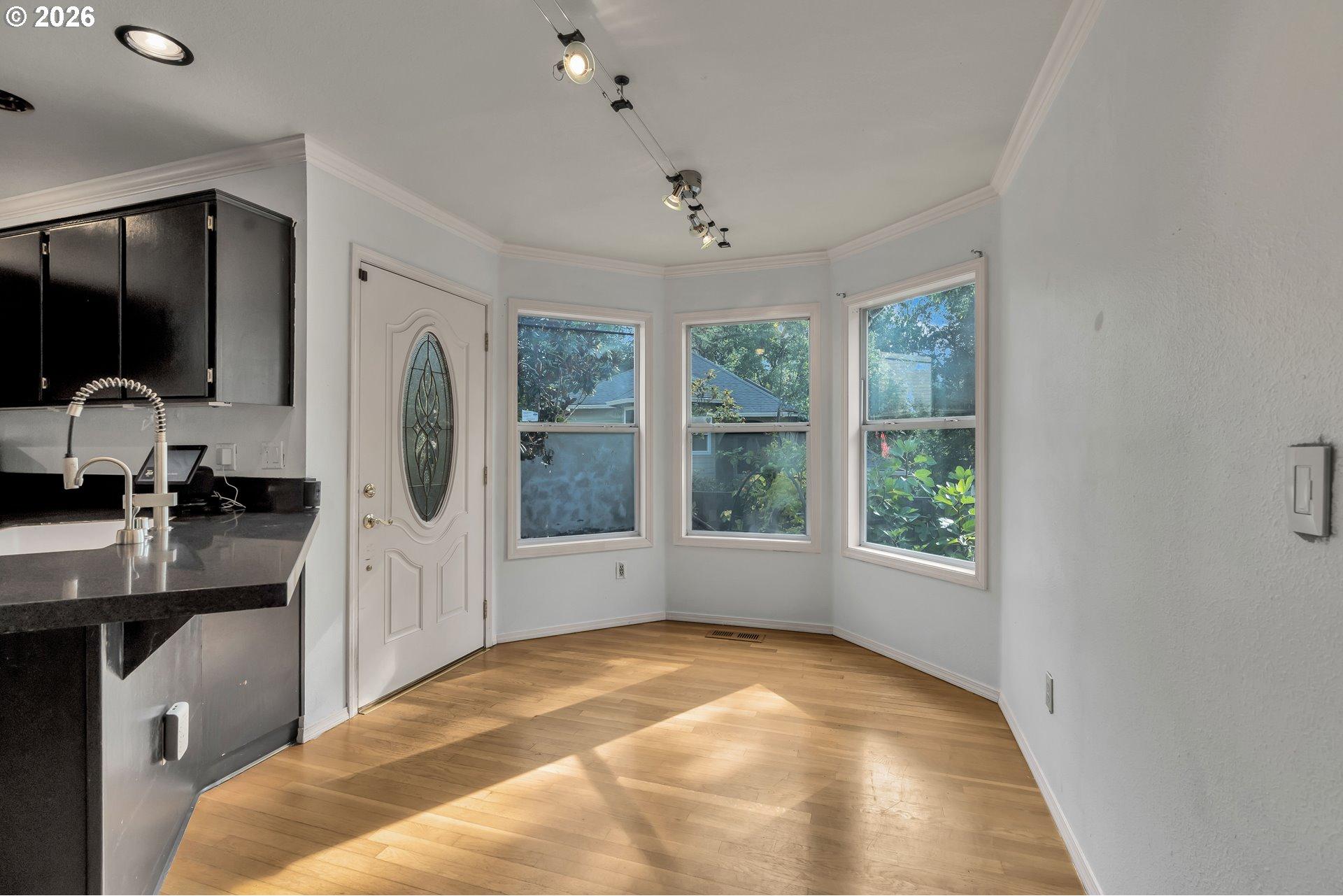 706 Southwest Colony Drive Portland, OR 97219 - Photo 14 of 48 Gallery Image 14