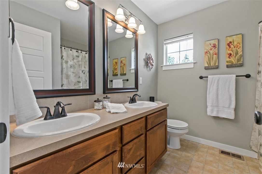 21703 31st Drive Southeast Bothell, WA 98021 - Photo 22 of 34 a bathroom with 2 sink and a mirror