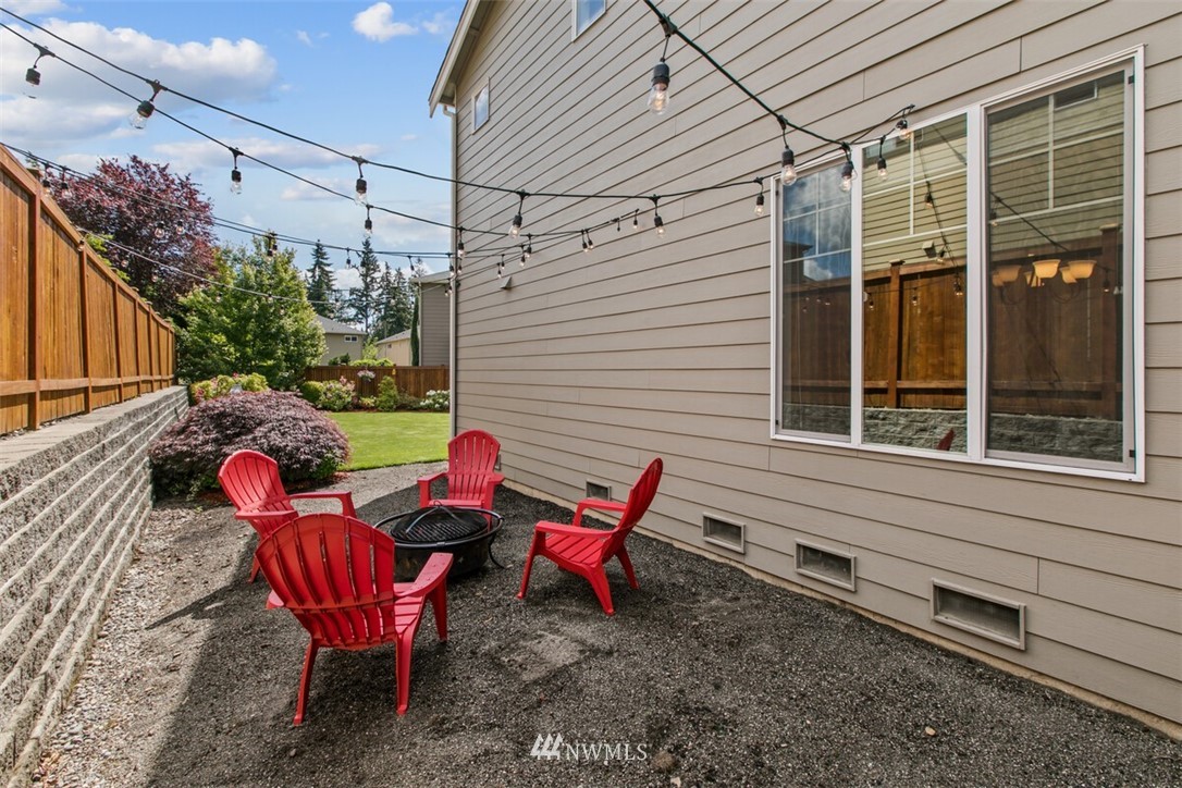 21703 31st Drive Southeast Bothell, WA 98021 - Photo 33 of 34 a backyard of a house with outdoor seating