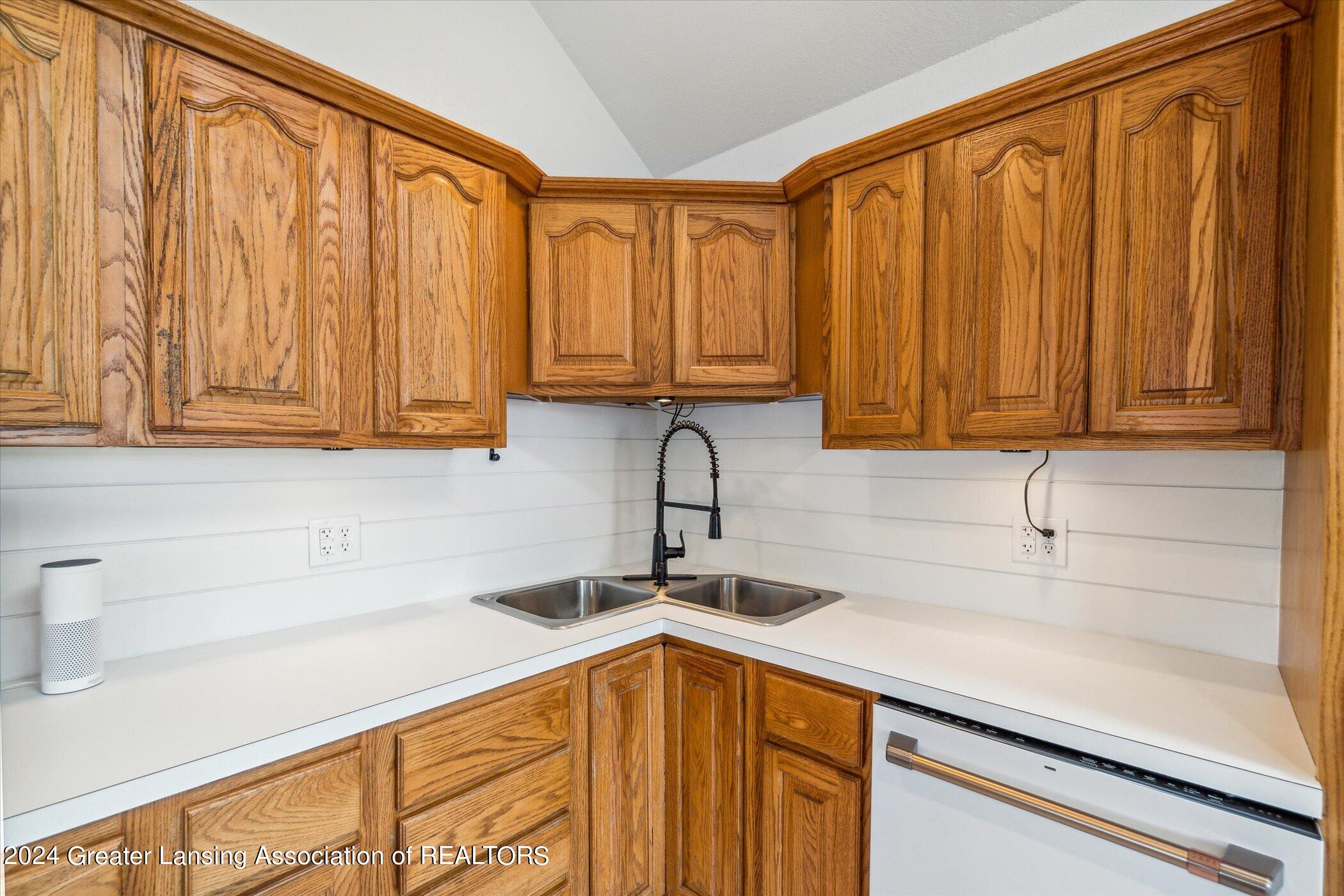 7904 South Francis Road Dewitt, MI 48820 - Photo 14 of 44 14-7904-S-Francis-Rd-DeWitt-MI-48820-Win