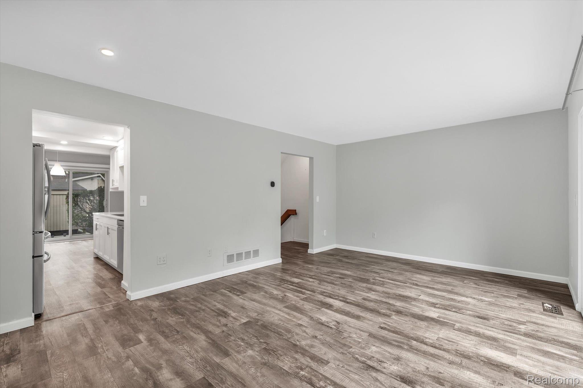 639 Oakbrook West Rochester, MI 48307 - Photo 10 of 51 Gallery Image 10