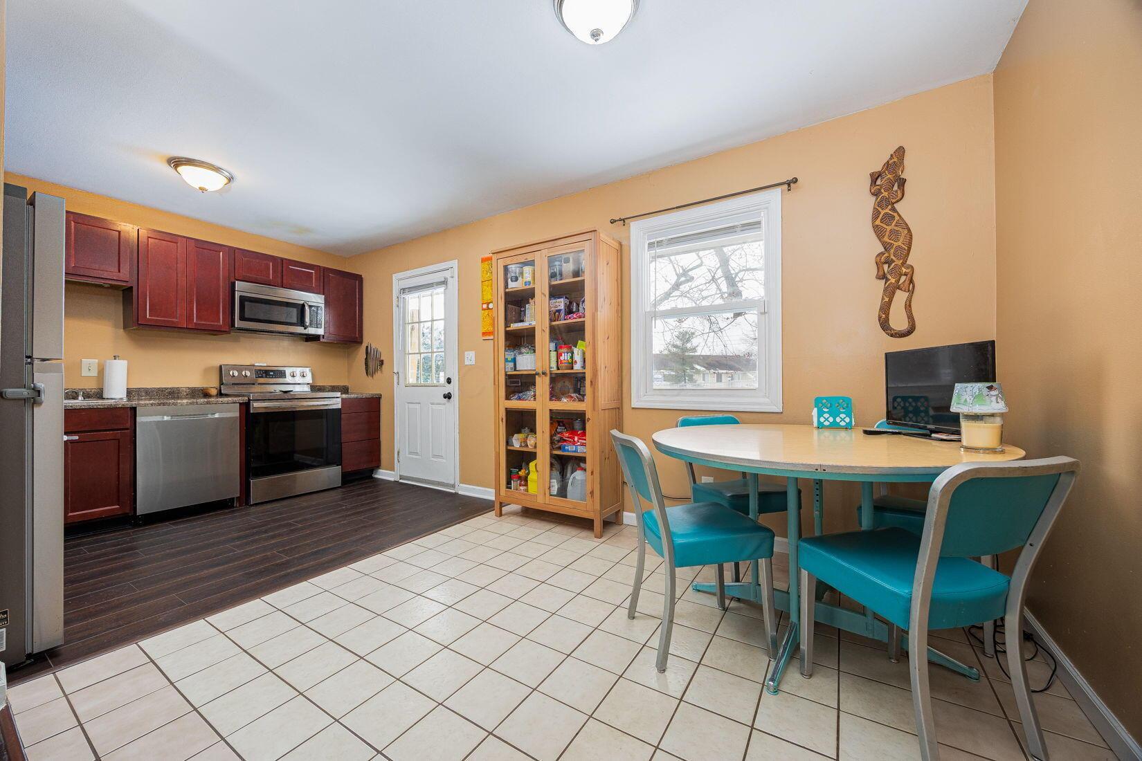 1881 Woodcrest Road Columbus, OH 43232 - Photo 9 of 45 8