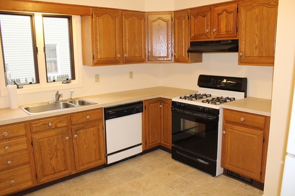 122 Hastings Street Springfield, MA 01104 - Photo 7 of 9