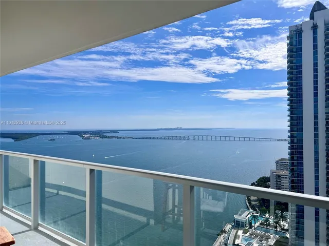 $3,200 | 1155 Brickell Bay Drive, Unit 3405, Miami, FL 33131
