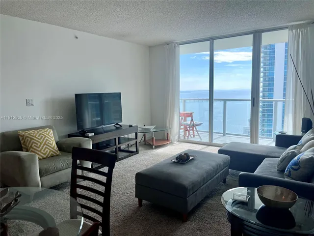 $3,200 | 1155 Brickell Bay Drive, Unit 3405, Miami, FL 33131