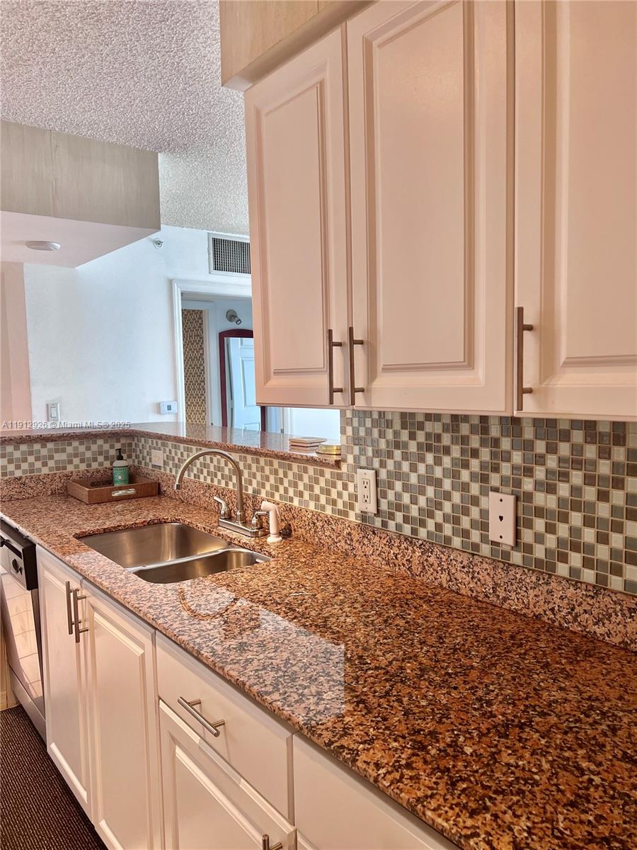 1155 Brickell Bay Drive, Unit 3405 Miami, FL 33131 - Photo 8 of 23