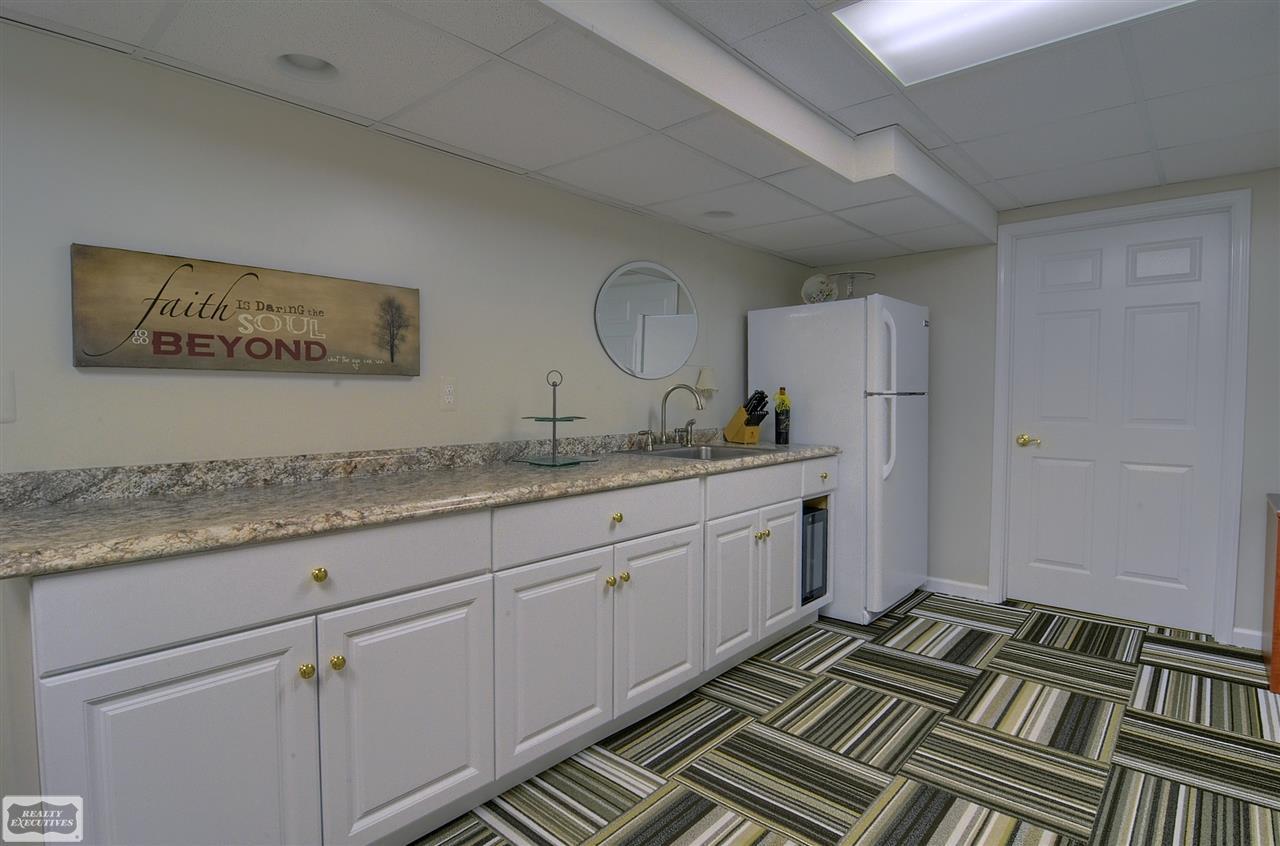 138 Regal Avenue Rochester, MI 48307 - Photo 22 of 30 31327779-21.JPG