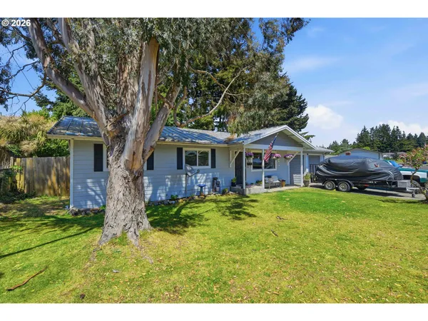 $390,000 | 3854 Vista Drive, North Bend, OR 97459