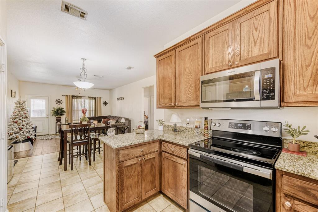 6525 Greenway Road Fort Worth, TX 76116 - Photo 21 of 29 6527 Greenway Road Kitchen