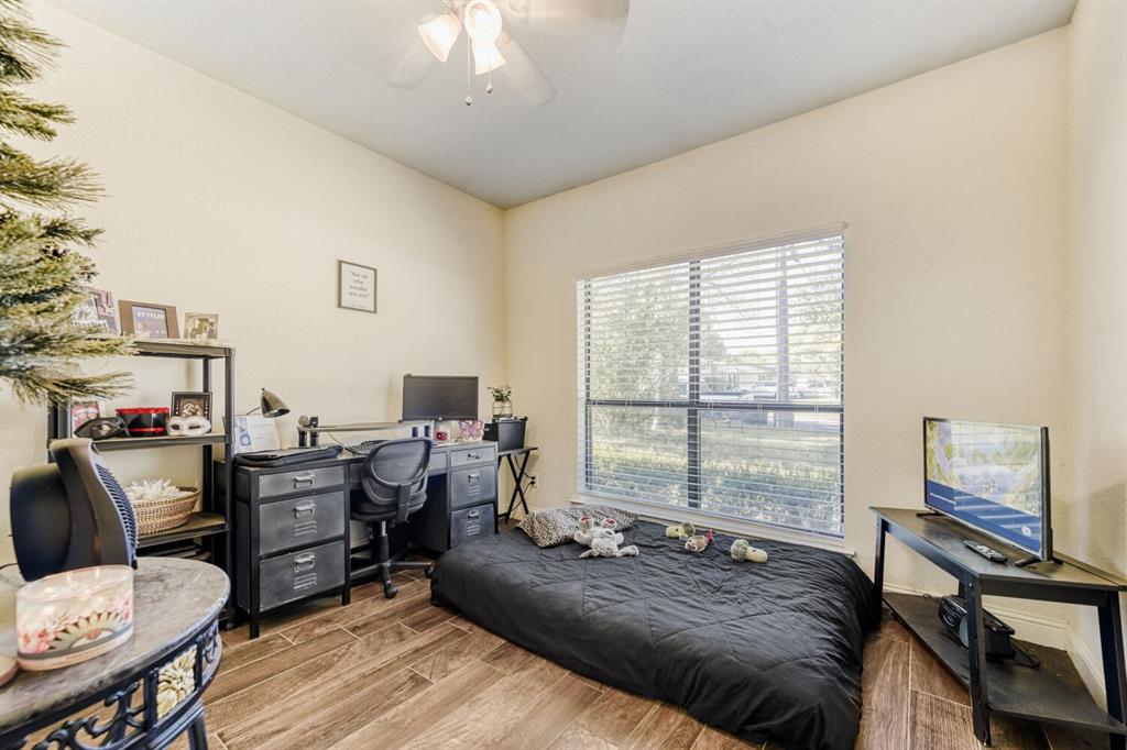 6525 Greenway Road Fort Worth, TX 76116 - Photo 25 of 29 6527 Greenway Road Secondary Bedroom currently used as a office