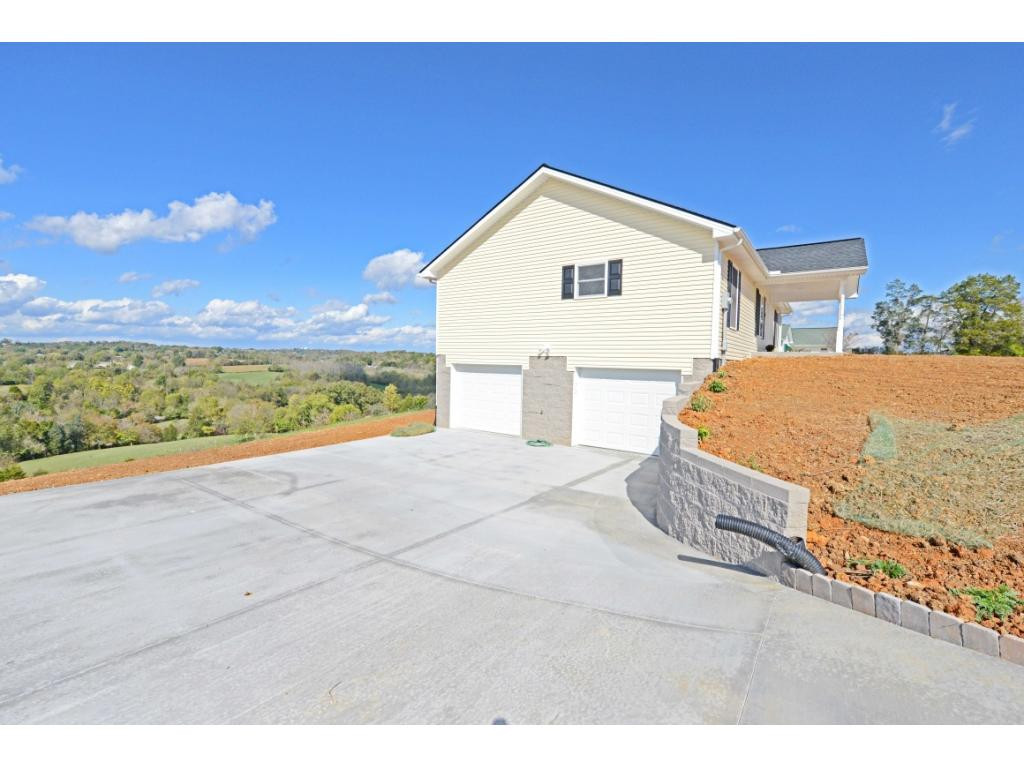 245 Whispering Ridges Road Greeneville, TN 37743 - Photo 2 of 19 Photo 2