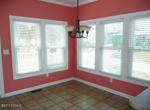 1100 B East Fort Macon Road Atlantic Beach, NC 28512 - Photo 4 of 9 Dining Area