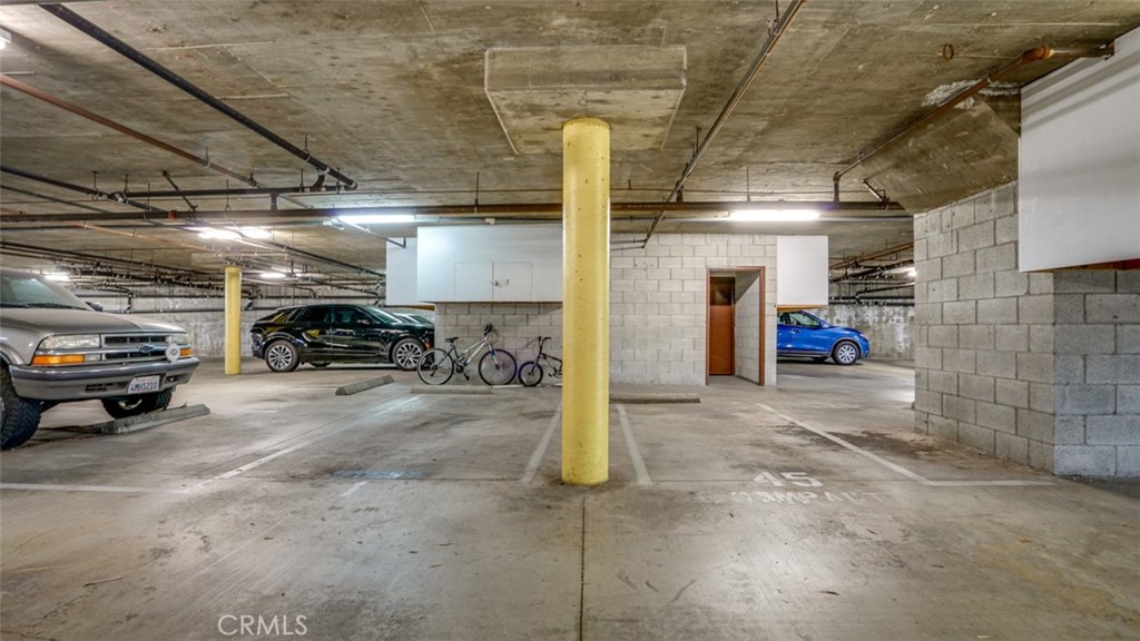 305 East Valencia Avenue, Unit R Burbank, CA 91502 - Photo 18 of 21