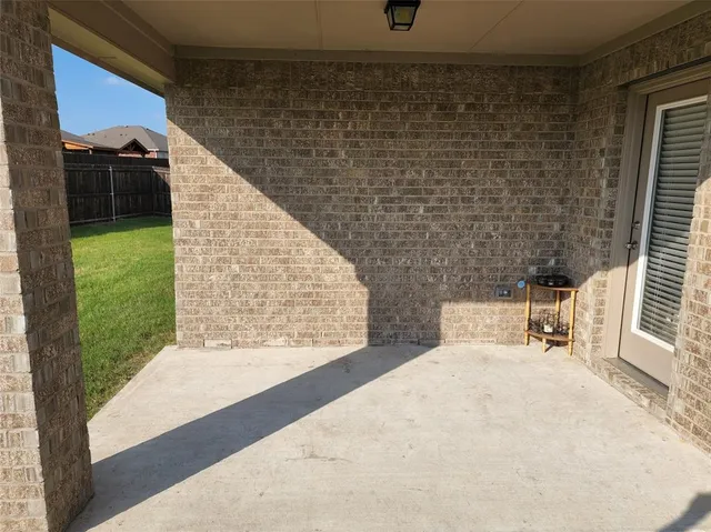 a view of a big room with closet and mirror