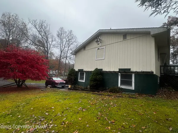 $250,000 | 545 Manzanedo Lake, East Stroudsburg, PA 18302