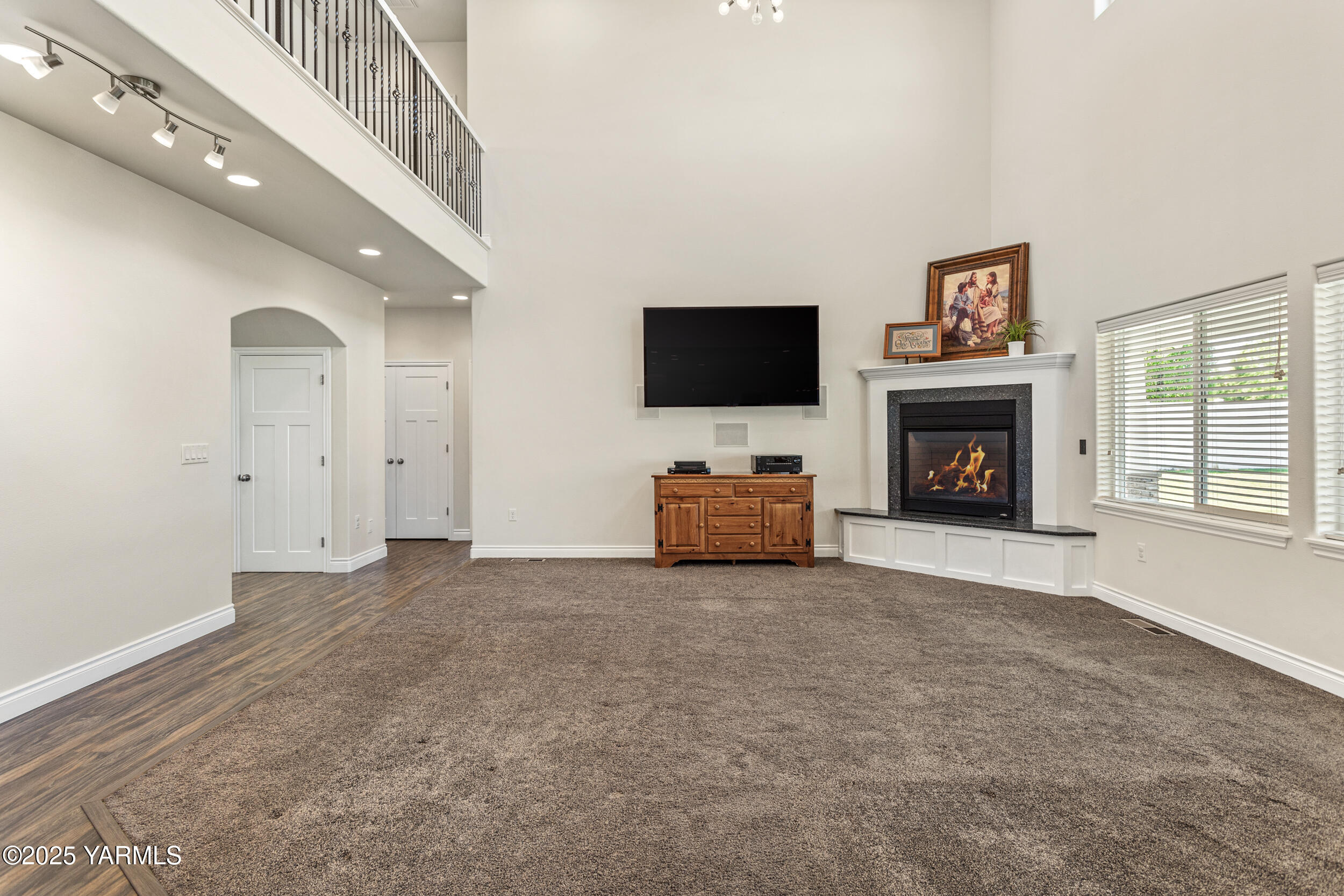 11906 Zier Road Yakima, WA 98908 - Photo 38 of 67 Living Room
