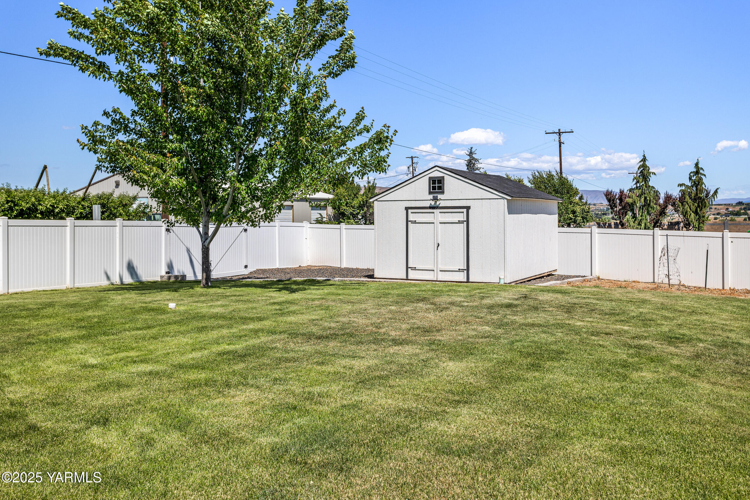 11906 Zier Road Yakima, WA 98908 - Photo 43 of 67 Backyard