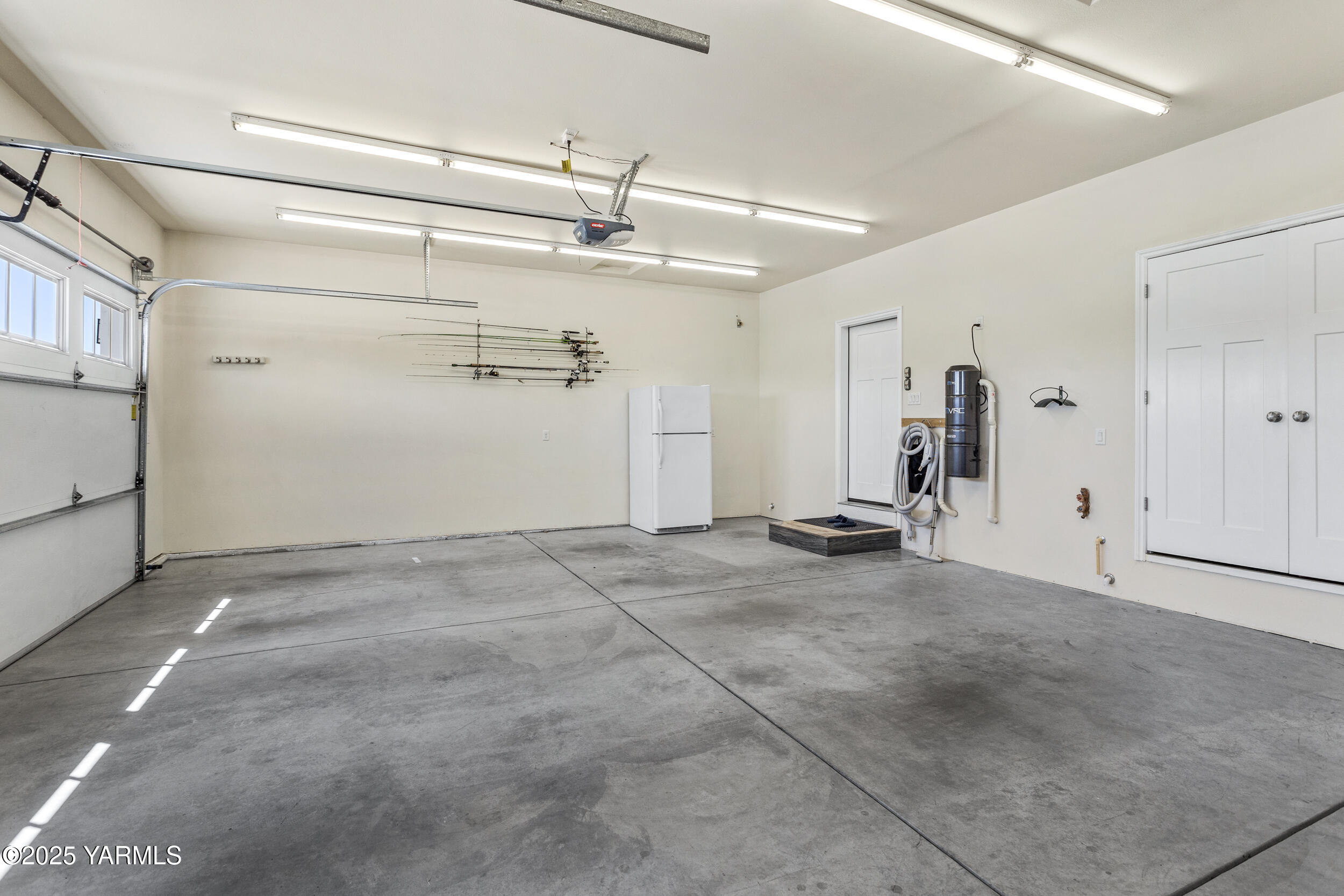11906 Zier Road Yakima, WA 98908 - Photo 46 of 67 Garage