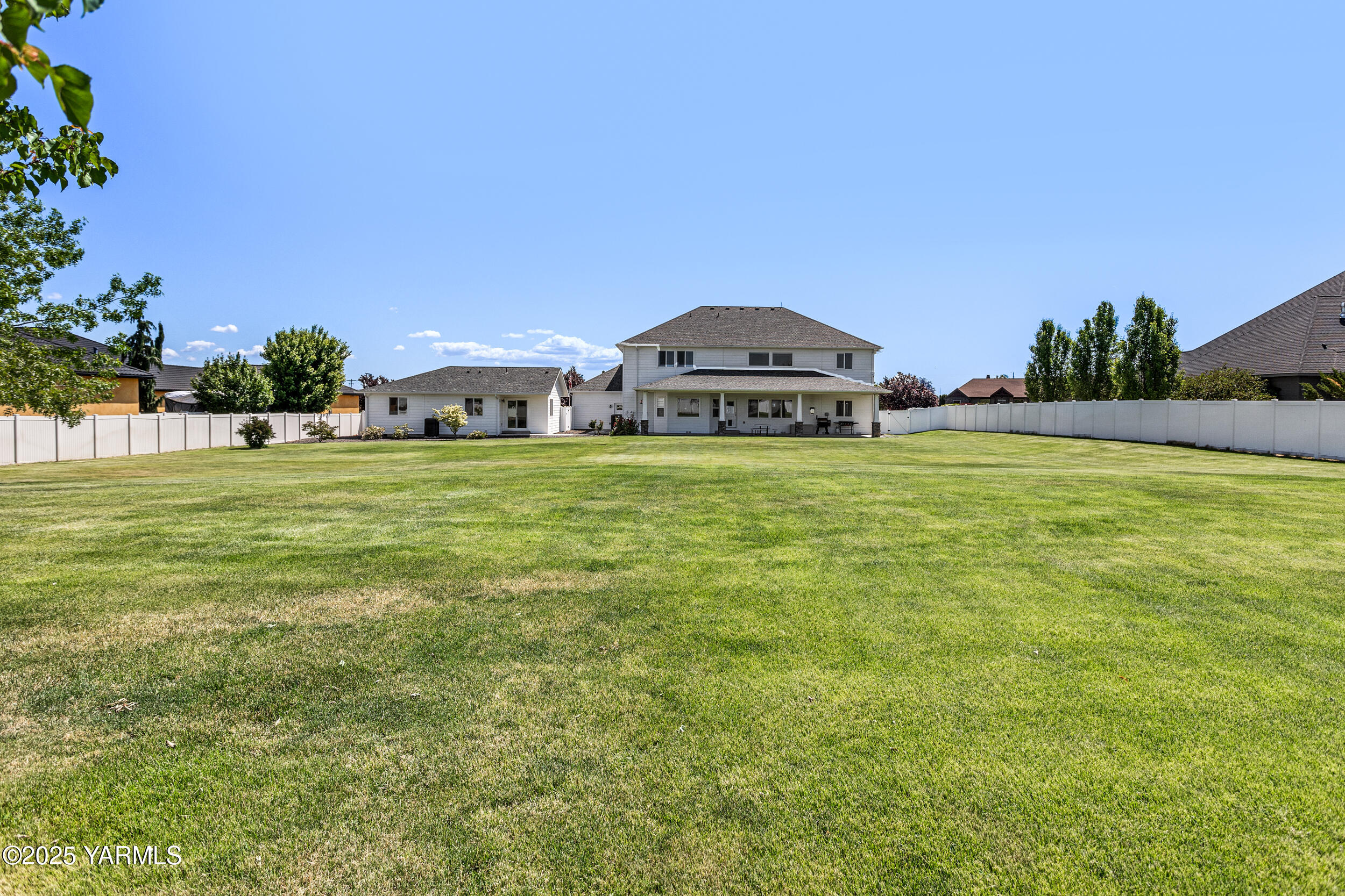 11906 Zier Road Yakima, WA 98908 - Photo 7 of 67 Backyard