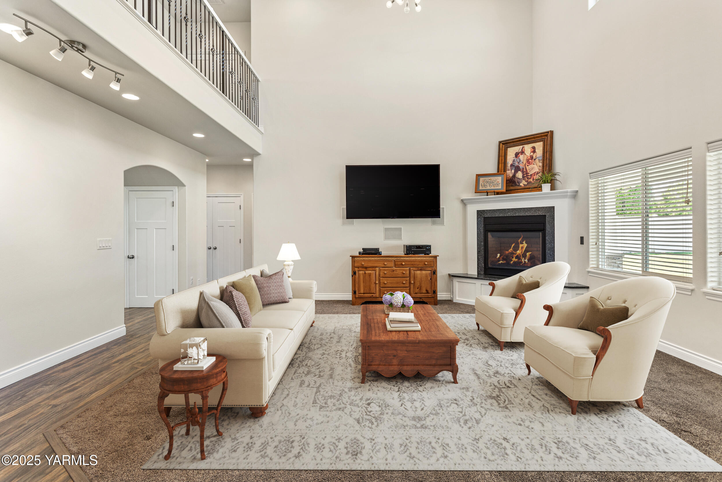 11906 Zier Road Yakima, WA 98908 - Photo 9 of 67 Living Room