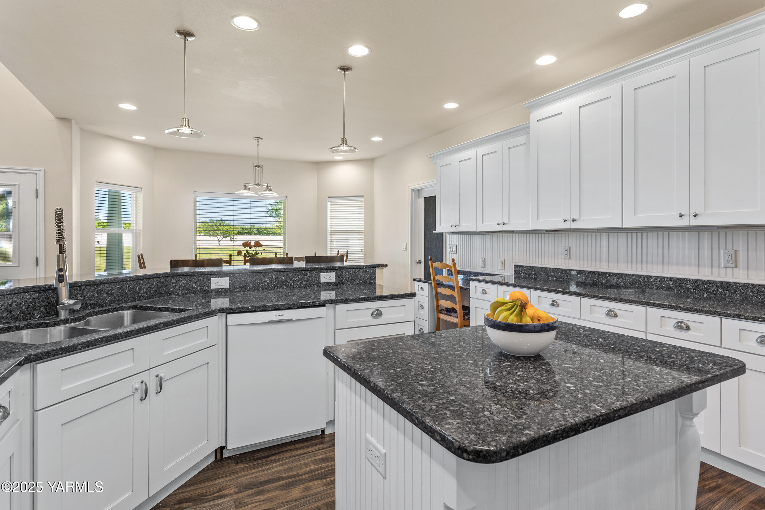 11906 Zier Road Yakima, WA 98908 - Photo 10 of 67 Kitchen