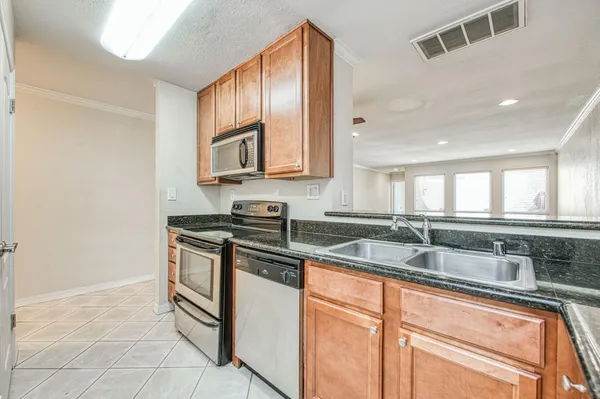 $220,000 | 7178 North Fruit Avenue, Unit 129, Fresno, CA 93711