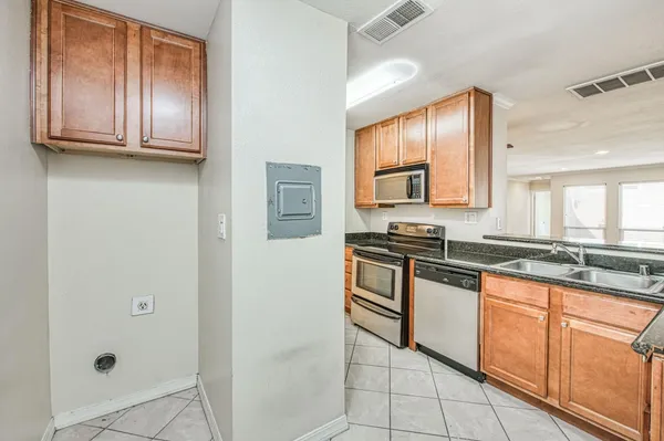 $220,000 | 7178 North Fruit Avenue, Unit 129, Fresno, CA 93711