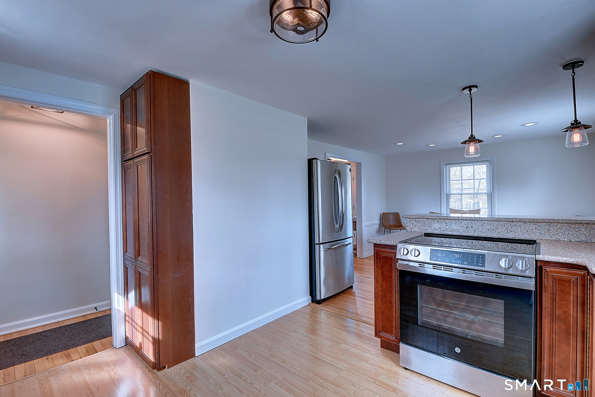 492 Maple Street Wethersfield, CT 06109 - Photo 6 of 32