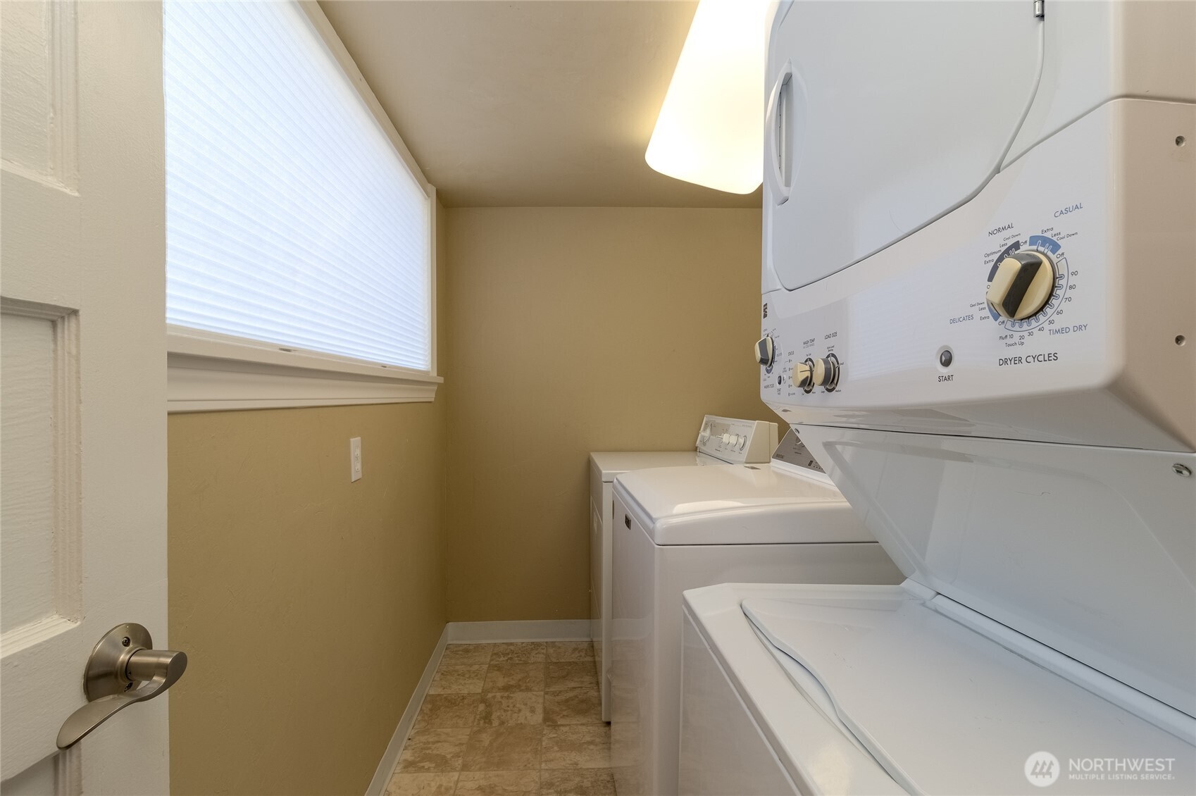 15 Eagan Street Walla Walla, WA 99362 - Photo 11 of 20 a utility room with dryer and washer