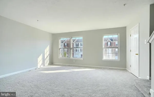 a view of entryway and kitchen