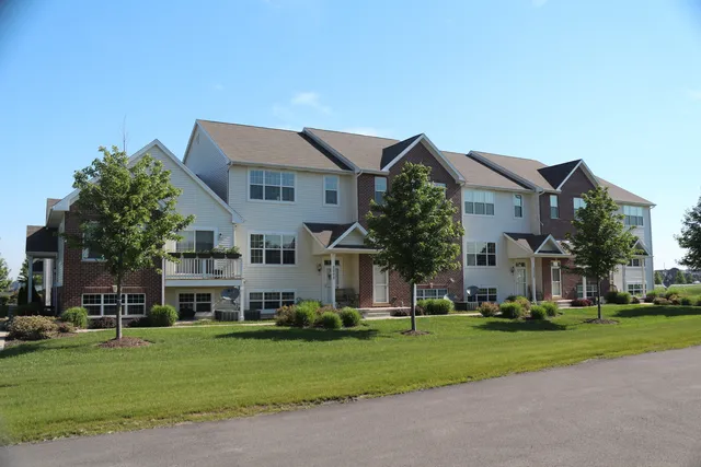 $1,900 | 2206 Concord Drive, Unit B, Sycamore, IL 60178