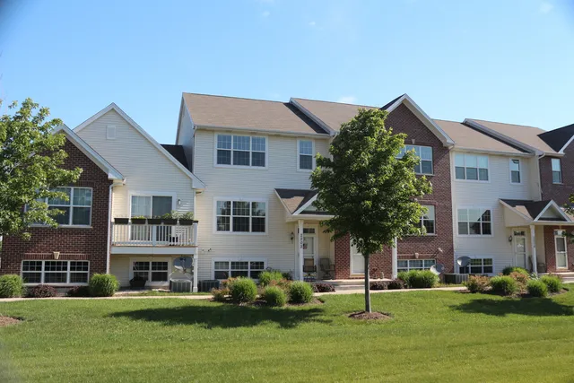 $1,900 | 2206 Concord Drive, Unit B, Sycamore, IL 60178
