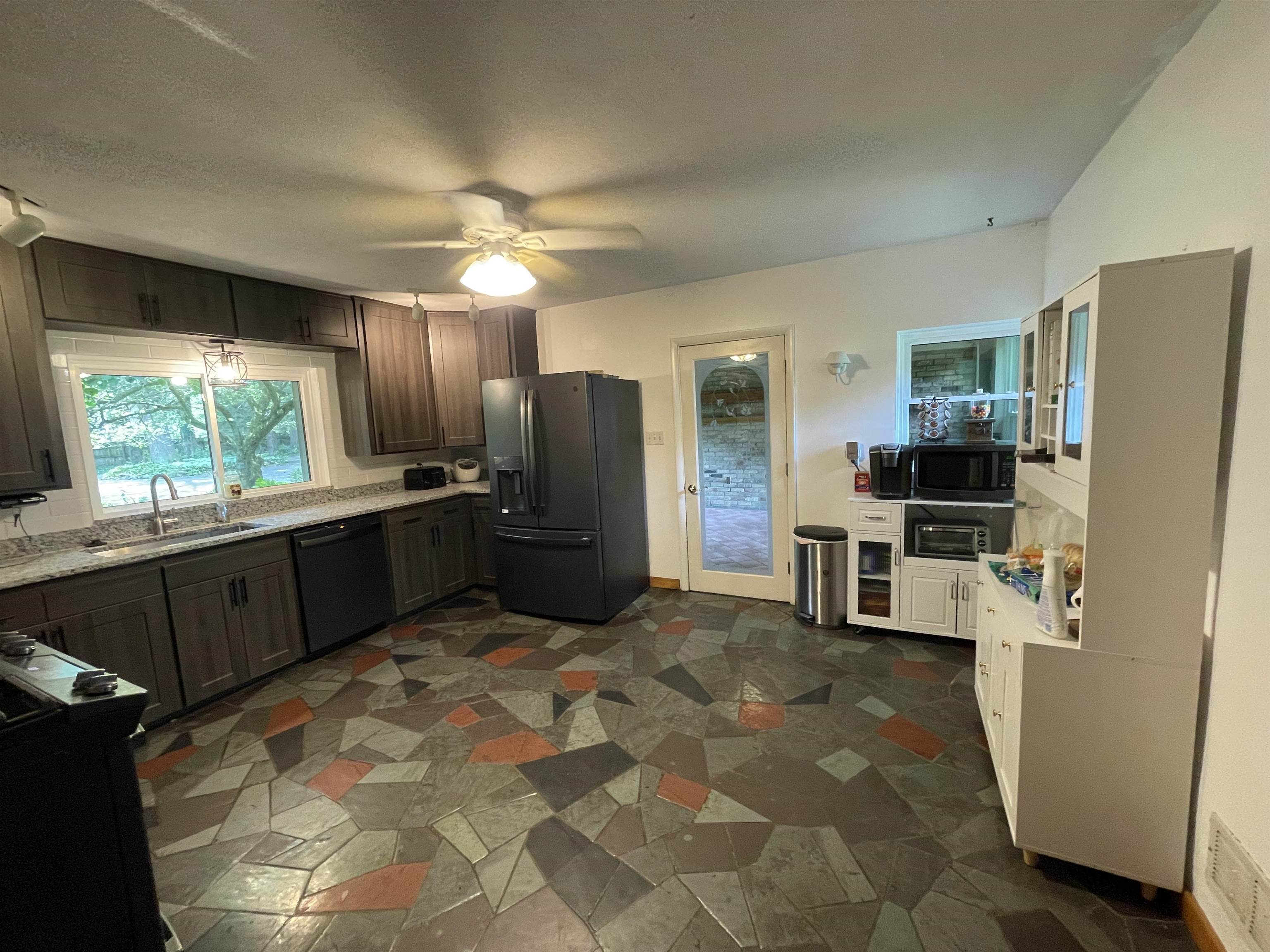 811 Bay Road Bay City, MI 48706 - Photo 17 of 66 Gallery Image 17