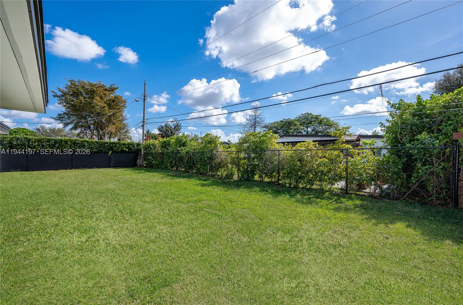 8440 Southwest 27th Terrace Miami, FL 33155 - Photo 15 of 40