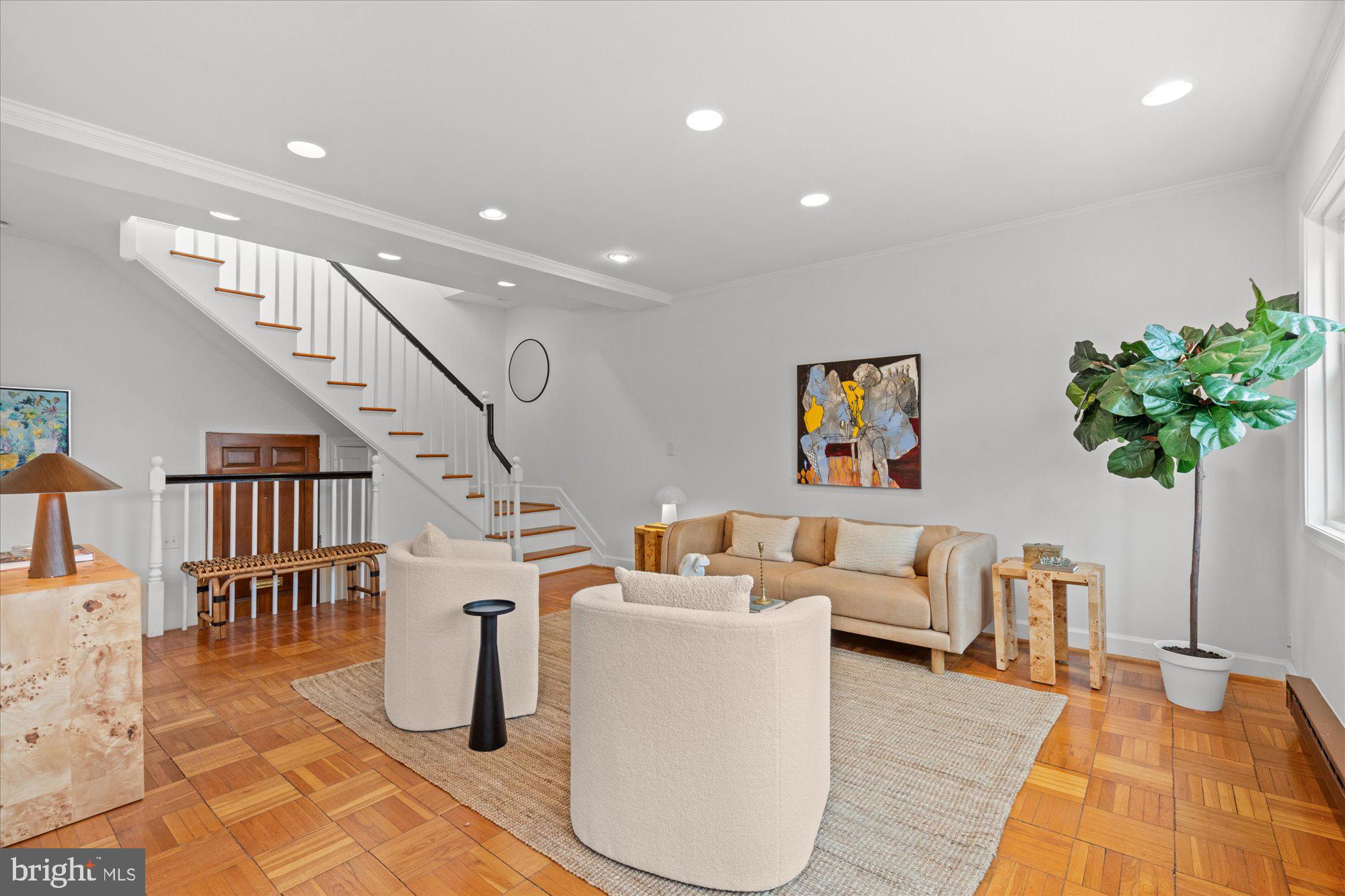 3206 Gunston Road Alexandria, VA 22302 - Photo 14 of 25 a living room with furniture and a potted plant