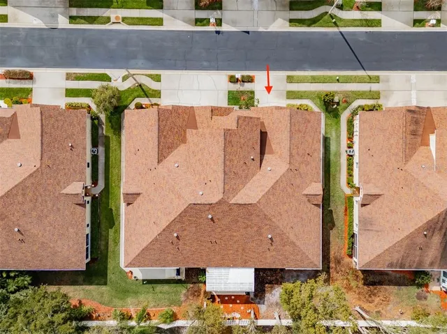 a view of entryway with outdoor space