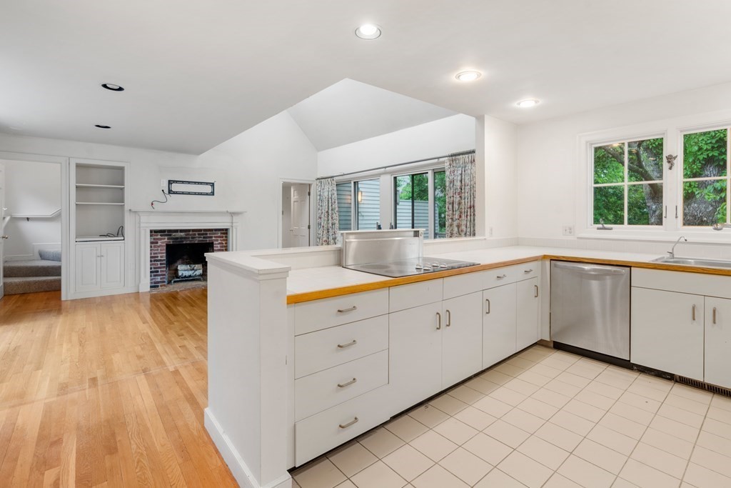 12 Jackson Pond Road, Unit 12 Dedham, MA 02026 - Photo 14 of 30 Gallery Image 14