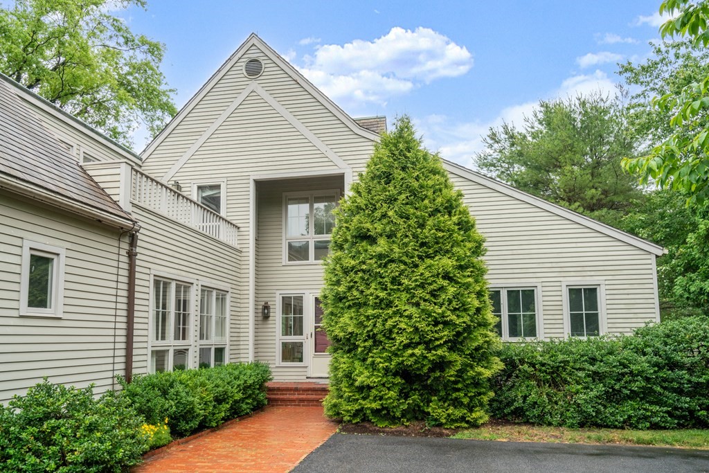 12 Jackson Pond Road, Unit 12 Dedham, MA 02026 - Photo 2 of 30 Gallery Image 2