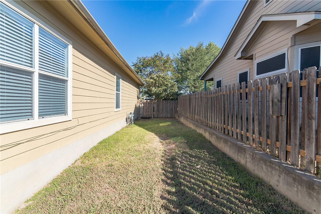 5625 Signal Point Austin, TX 78724 - Photo 17 of 28 Another view of the side yard.