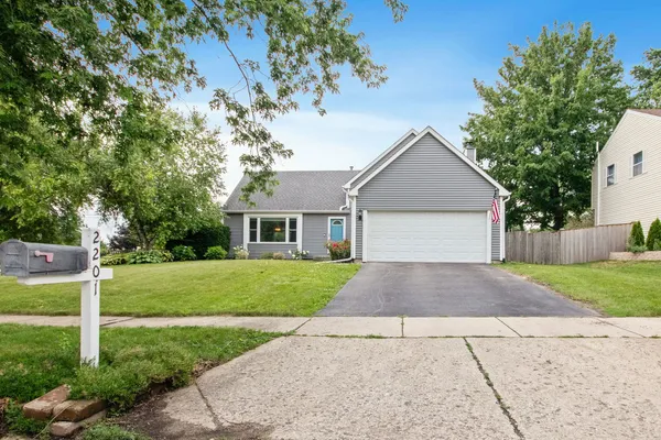 $495,000 | 2201 Pontiac Circle, Naperville, IL 60565