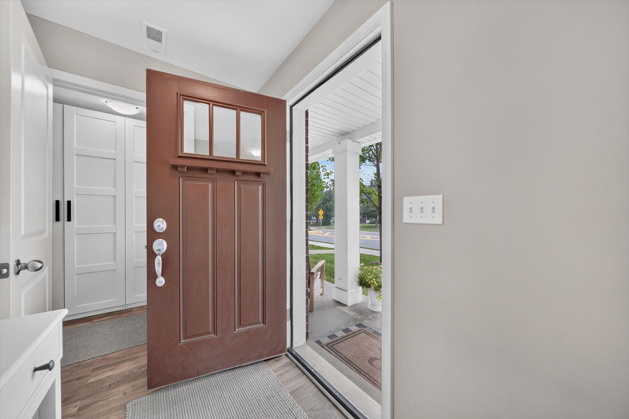 2500 Normandy Road, Unit 67 Royal Oak, MI 48073 - Photo 4 of 28 06-2500-Normandy-Rd-#67-WindowStill-Phot