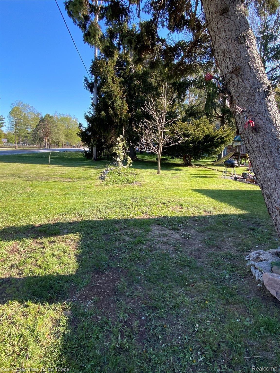 7961 Lakeshore Road Fort Gratiot, MI 48059 - Photo 9 of 37 8.jpeg