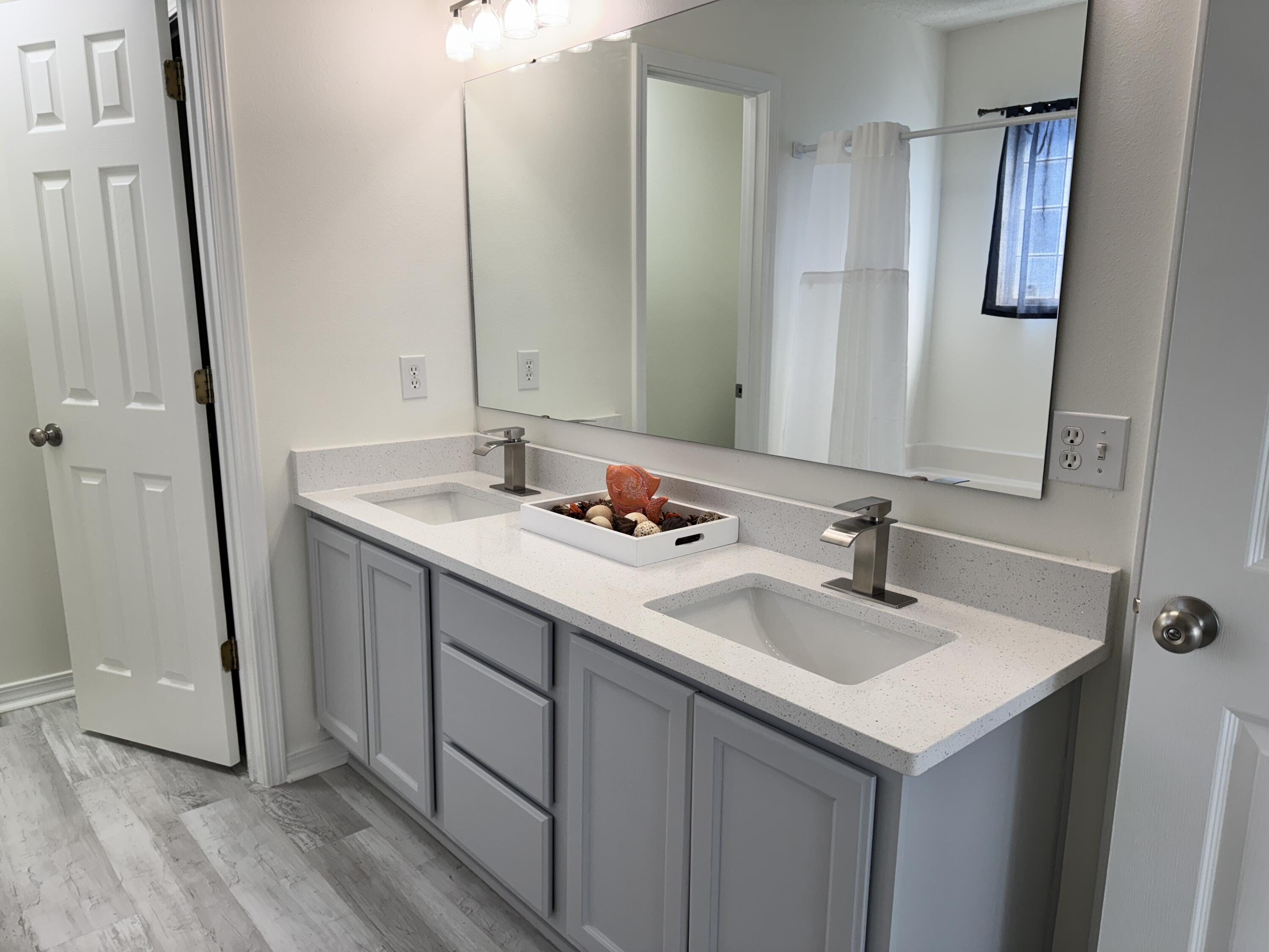296 Limestone Circle Crestview, FL 32539 - Photo 15 of 29 Master Bath