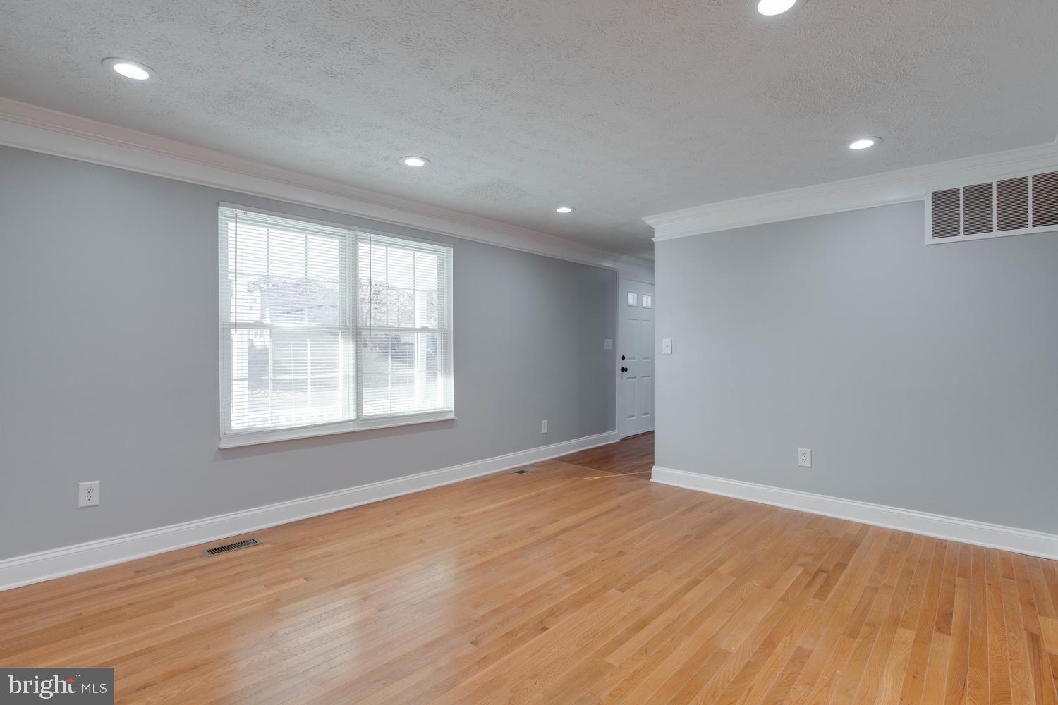 7727 Baggins Road Hanover, MD 21076 - Photo 7 of 25 Living Room