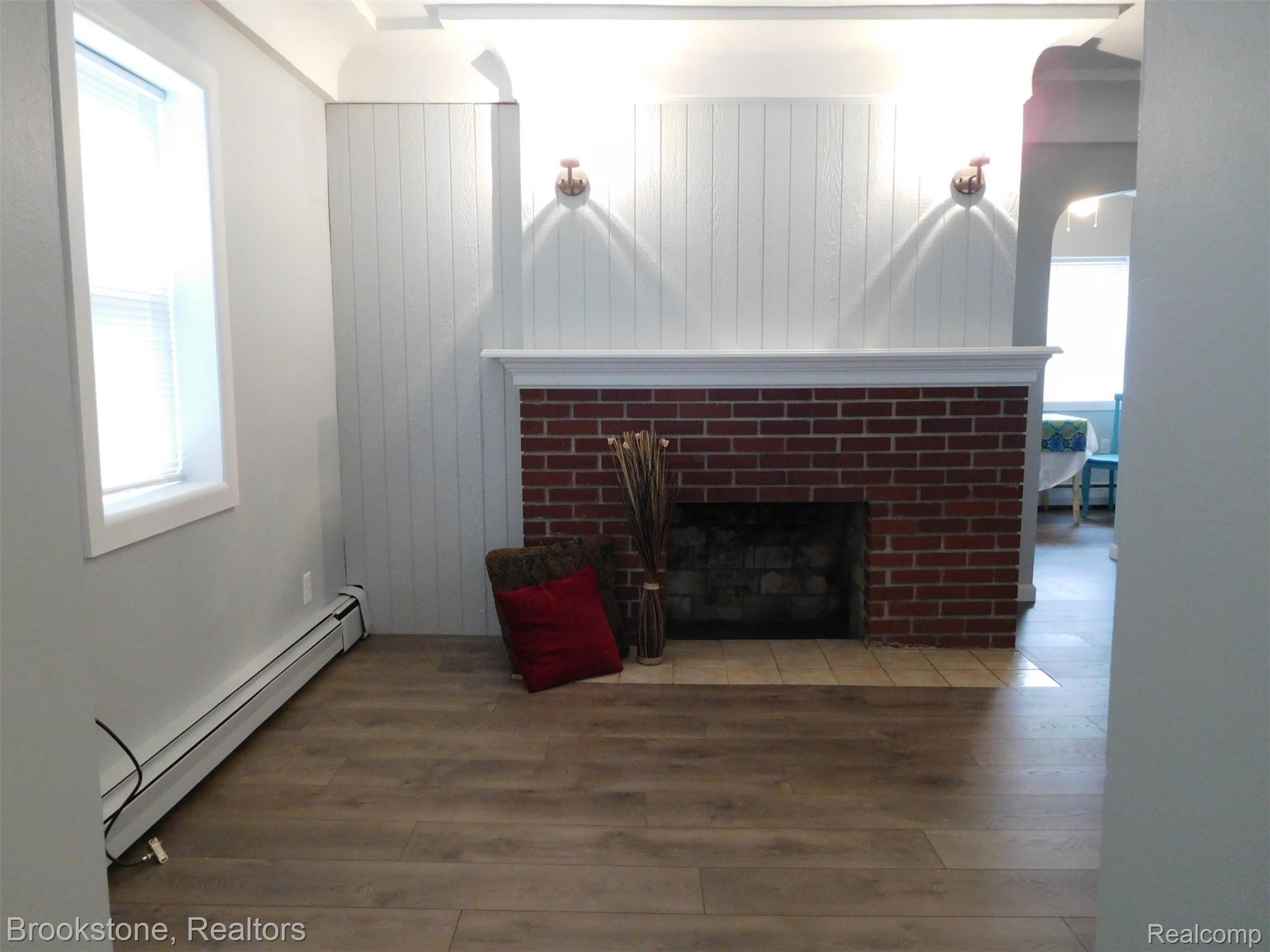 2637 Frankson Avenue Rochester, MI 48307 - Photo 6 of 14 NATURAL FIREPLACE