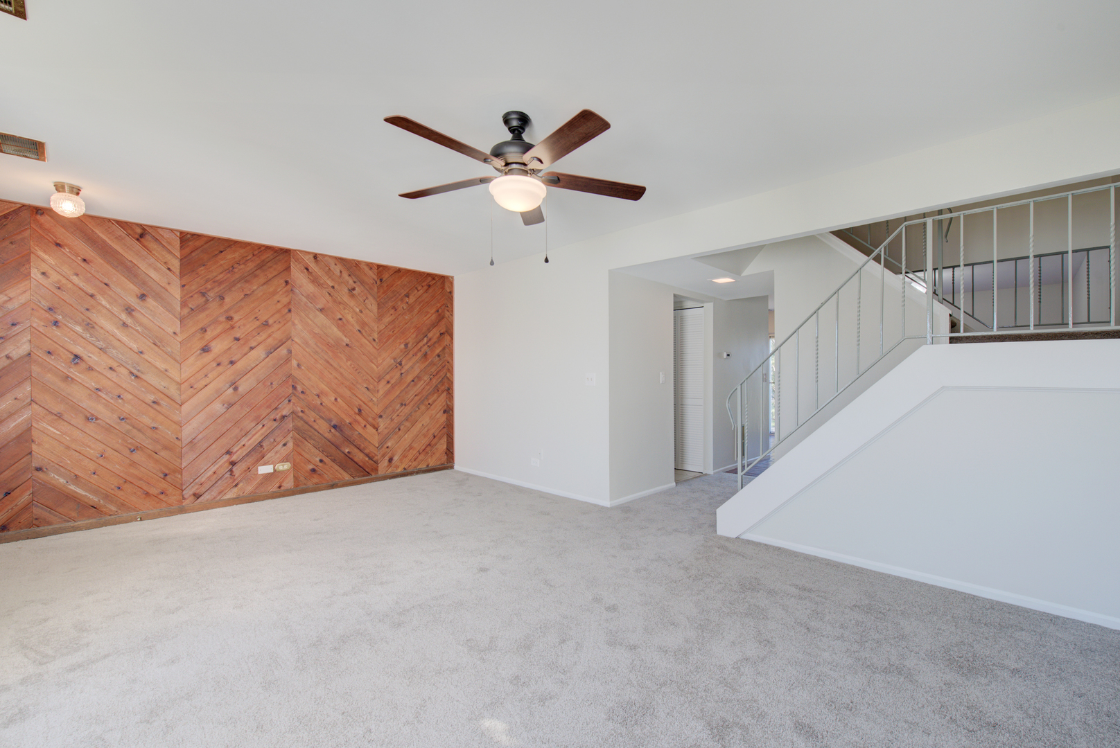 354 Rodenburg Road Roselle, IL 60172 - Photo 4 of 26 a view of an empty room