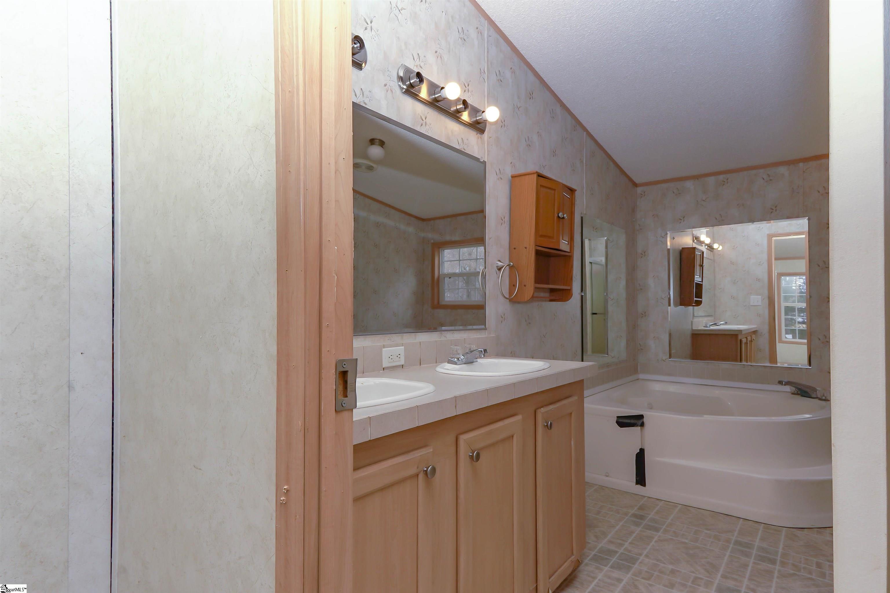 295 State Rd S-30-80 Ware Shoals, SC 29692 - Photo 23 of 31